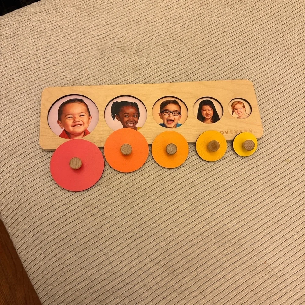 LOVEVERY Circle of Friends Wooden Color Circle Puzzle